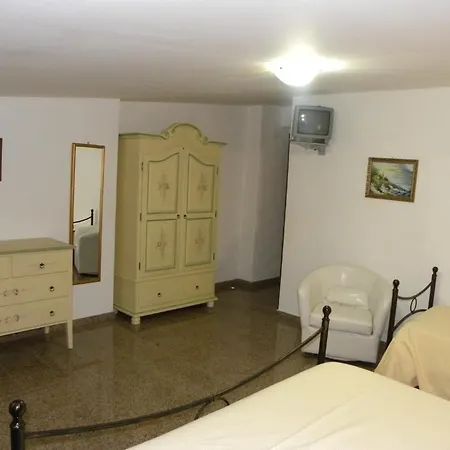 מלון Fernanda 3*